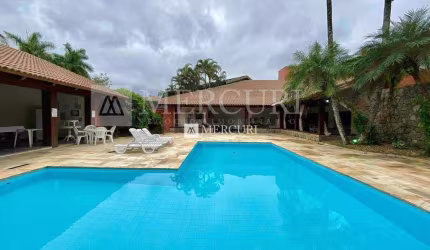 Casa à venda, Condomínio Fechado, Jardim Acapulco, 5 Quartos e Piscina