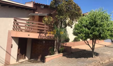 Casa espaçosa de 3 dormitórios em Jardim São Cristóvão I - Rio das Pedras por R$800.000 para venda