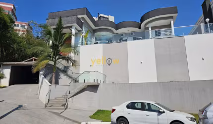 Luxuosa Casa em Condomínio Hills III - Arujá à Venda e Locação