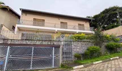 Luxuosa Casa em Condomínio em Santa Isabel - 5 Suítes por R$4500