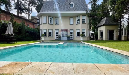Casa com 5 suítes para locação no Morumbi!