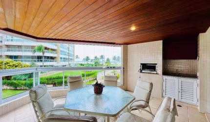 Apartamento pé na areia para locação de temporada em Riviera de São Lourenço.
