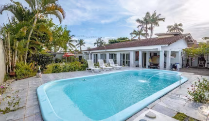 Casa com 4 dormitórios à venda, 250 m² por R$ 800.000,00 - Praia de Pernambuco - Guarujá/SP