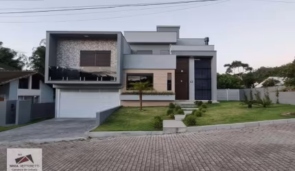 Casa alto padrão em condomínio fechado!