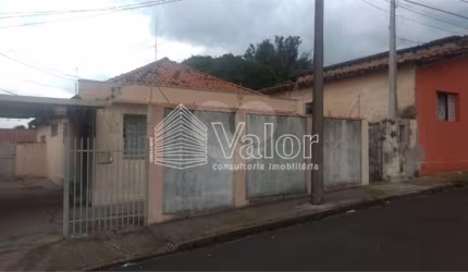 Casa térrea com 2 dormitórios.