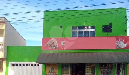Sobrado com 2 dormitórios.