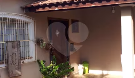 Casa á venda com 3 dormitórios
