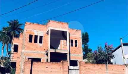 Imóvel em construção bem localizado