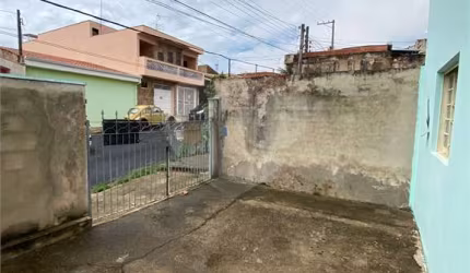 Casa Térrea com 1 dormitório.