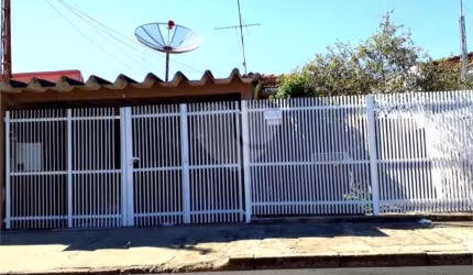 Casa térrea + Sala Comercial na Vila Prado.