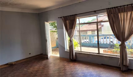 Casa Térrea com 3 dormitórios.