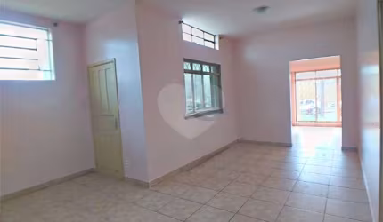 Casa térrea para venda.
