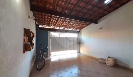 Casa à Venda no Bairro Romeu Tortorelli.