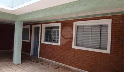 Casa à venda no Jardim Nova São Carlos.