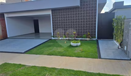 Casa Recém-Construída com 3 Suítes e Área Gourmet no Condomínio Faber IV