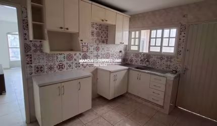 Casa térrea na Vila Gomes com 3 quartos; 1 suíte, terraço, 2 vagas de garagem. FL23