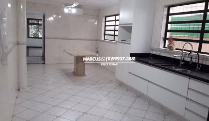 Casa no Jd. das Vertentes com 4 quartos, sendo 2 suítes, sala de estar, 2 vagas cobertas.. FL23