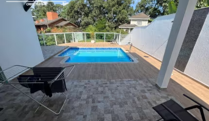 CASA TÉRREA NO PQ. DOS PRÍNCIPES C/ 3 DORMS; 1 SUÍTE, 4 VGS., PISCINA. FL23