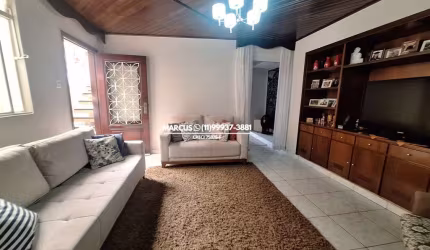 Sobrado no Jaguaré com 4 dormitórios, sendo 1 suite, 3 vagas, 250m². FL23