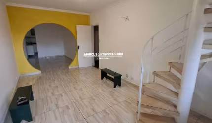 Casa c/ 5 quartos sendo 2 suítes, banheira jacuzzi, escritório moderno montado. FL23