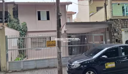 Sobrado na Vila Sônia com 3 quartos, sendo uma suíte, quintal, 3 vagas de garagem. FL23