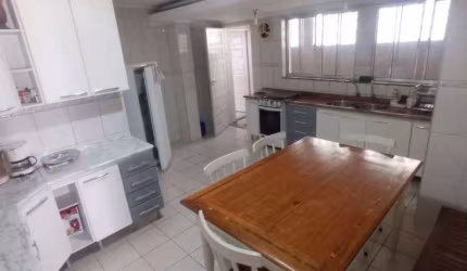 CASA com 3 Quartos e 3 vagas à Venda, 150 m² FL15