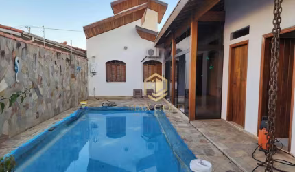 Casa com 3 dormitórios à venda, 252 m² por R$ 590.000,00 - Vila Jaboticabeira - Taubaté/SP