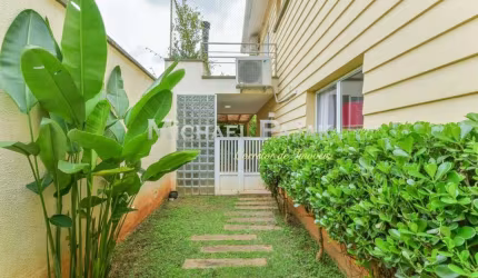 Casa em condomínio com 4 quartos