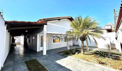 Casa com 4 dormitórios à venda, 240 m² por R$ 650.000,00 - Jardim Britânia - Caraguatatuba/SP