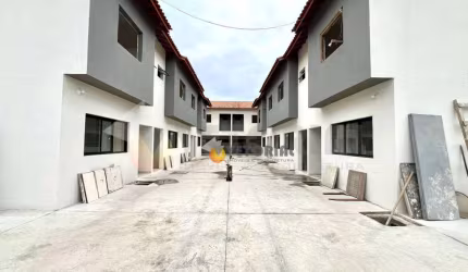 Sobrado com 2 dormitórios, 80 m² - venda por R$ 420.000,00 ou aluguel por R$ 2.600,00/mês - Cidade Jardim - Caraguatatuba/SP
