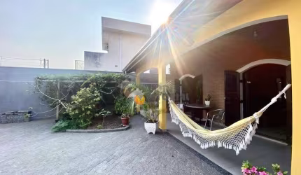 Casa com 3 dormitórios à venda, 151 m² por R$ 800.000,00 - Pontal de Santa Marina - Caraguatatuba/SP