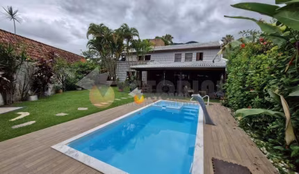 Sobrado com 5 dormitórios à venda por R$ 1.650.000 - São Francisco - São Sebastião/SP