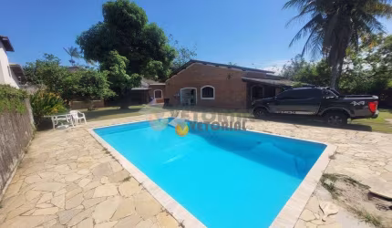 Casa com 4 dormitórios à venda, 323 m² por R$ 1.300.000 - Jardim Britânia - Caraguatatuba/SP