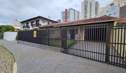 Casa com 2 dormitórios à venda, 251 m² por R$ 1.190.000,00 - Vila Nova - Blumenau/SC