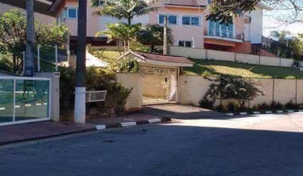 CASA EM CONDOMÍNIO FECHADO NO ARUJÁ, 05 SUÍTES, 14 VAGAS ! ! !