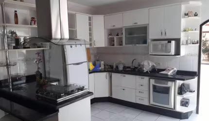 Sobrado à venda no Jardim Vila Galvão, 226m², 3 dormitórios, sendo 1 suíte, R$680.000,00