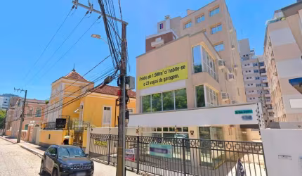 Para Locação - Prédio com 20 salas e 25 vagas de garagem - Centro de Florianópolis