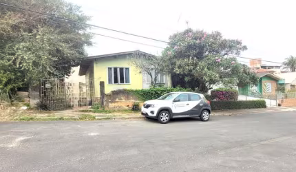 Para locação - 300m² de área privativa, 3 quartos e 4 vagas de garagem - No bairro Saco dos Limões