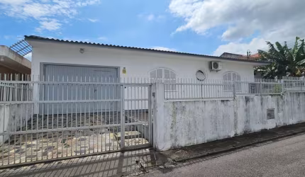 Casa com 4 quartos à venda em Capoeiras.