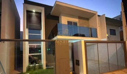 Sobrado novo com piscina e 3 suítes no bairro São João em Itajaí