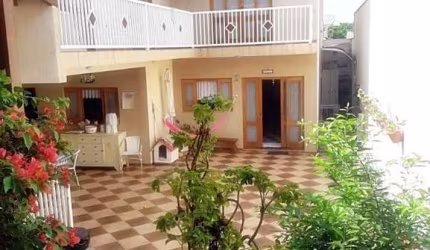 Linda casa em um dos mais bem localizado bairro da cidade a 2 minutos do shopping.