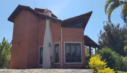 Linda casa , local privilegiado dentro do condômino santo antônio