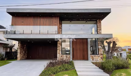 Casa de Alto Padrão porteira fechada no Ocean Side em Torres RS