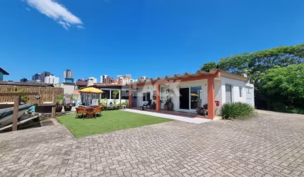 Casa na beira do rio Torres RS