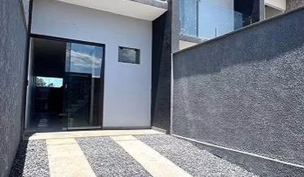 GEMINADO COM 2 SUÍTES NO BAIRRO PETRÓPOLIS.