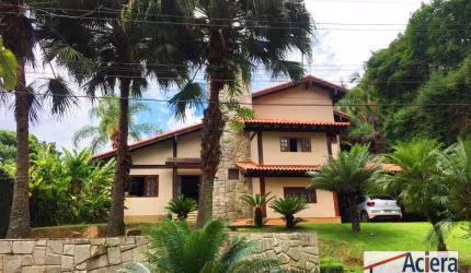 Granja Viana II - Ótima casa com 04 dormes(02 suítes) e área gourmet!
