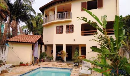 GRANJA VIANA - Condomínio Horizontal Park - Ótima casa com 4 dormitórios recém reformada