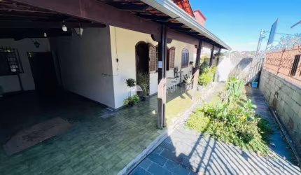 Casa com 4 quartos à venda na Santa Mônica, Belo Horizonte  por R$ 750.000