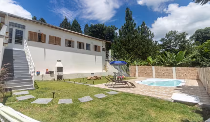 Linda casa  com  3 dormitorios e uma linda vista para as  montanhas