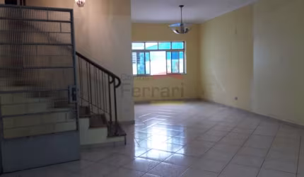 Sobrado de 370m² na região Água Fria aceita permuta